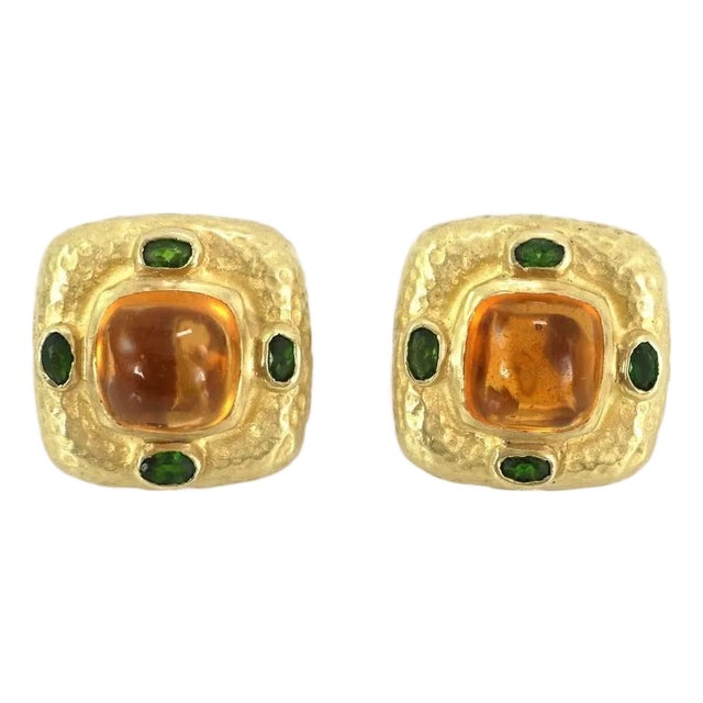 Mid 20th Century Pair of Kanaris Citrine & Tourmaline 18k Yellow Gold Hammered Square Huggie Earrings For Sale