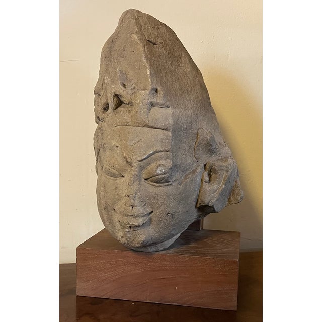 Antique 10th / 11th Century Buff Sandstone Carving - Head or Bust of a Deity - Buddha or a Bodhisattva For Sale In New York - Image 6 of 15