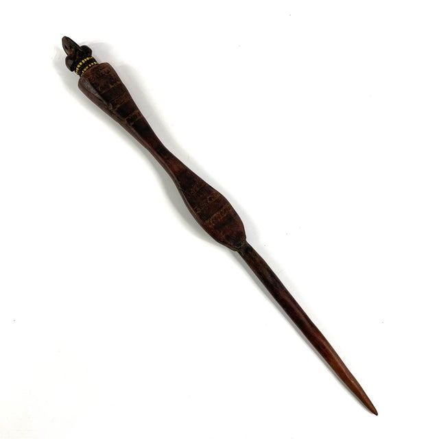 Early 20th Century Nyamwezi Figural Engagement Hair Pick Tanzania For Sale - Image 4 of 6