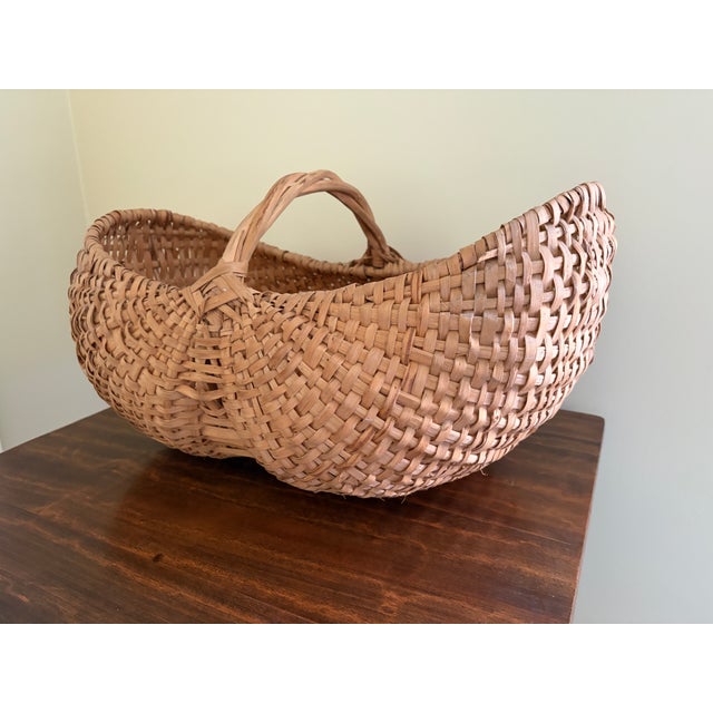 French Country Large Early 20th Century American Splint Oak Buttocks Gathering Basket For Sale - Image 3 of 11