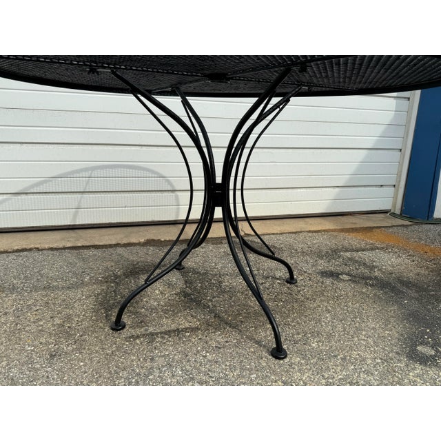 Mid-Century Outdoor Iron Attributed to Salterini Round 48" Dining Table For Sale In Philadelphia - Image 6 of 12