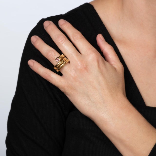 1990s Bulgari Serpenti Tubogas Ring 6.5 Pink Tourmaline 18k Gold Flex Estate Jewelry For Sale In Los Angeles - Image 6 of 6