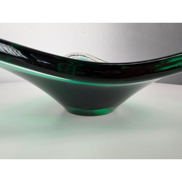 1960s Murano Sommerso Art Glass Bowl in Green and Clear Glass, Italy, 1960s For Sale - Image 5 of 8
