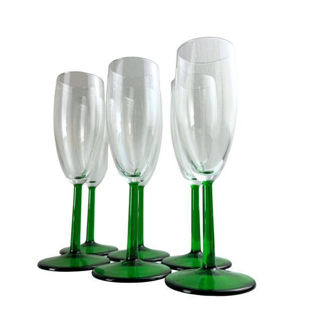 Mid-Century Modern Vintage Luminarc Durand France Emerald Green Champagne Flute Wine Glasses- Set of 6 For Sale - Image 3 of 6