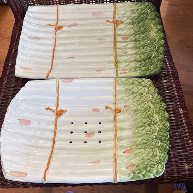 Circa 1970 Vintage Italian Majolica Asparagus Server and Drain- Set of 2 For Sale - Image 4 of 6