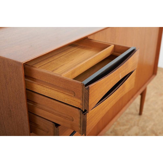 Model OS63 Highboard in Teak and Black Painted Recessed Handles by Arne Vodder for Sibast, 1958 For Sale - Image 6 of 12