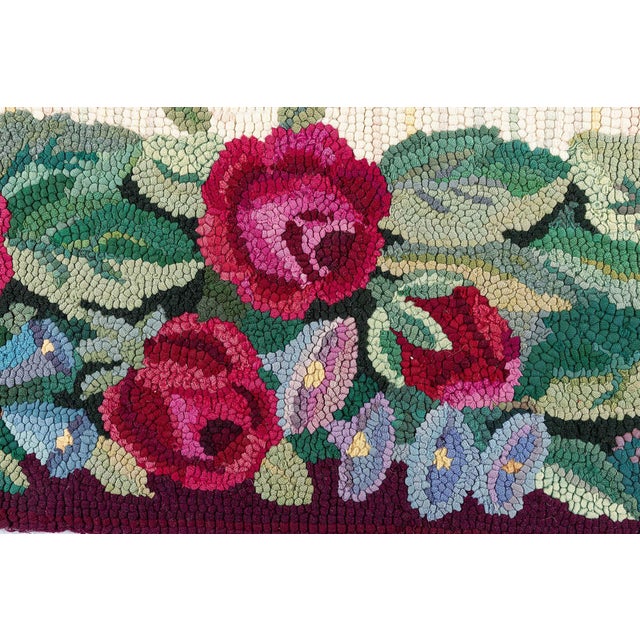 Doris Leslie Blau American Hooked Vintage Floral Cream Beige - Hand-Knotted Rug For Sale In New York - Image 6 of 9
