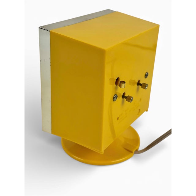 Metal Mid 20th Century General Electric Tulip Base Yellow Electric Desk Clock MCM For Sale - Image 7 of 12
