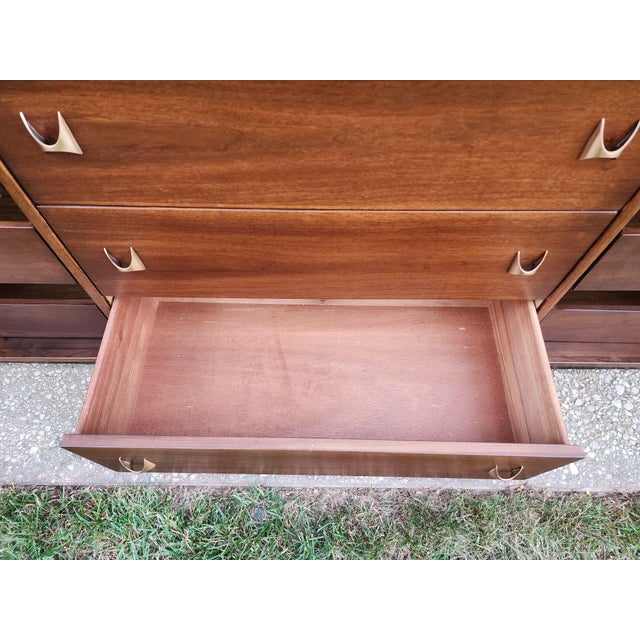 Broyhill Brasilia Mid Century Modern Walnut Triple Dresser Credenza | Sculptural Doors | Vintage 1960s For Sale - Image 13 of 16