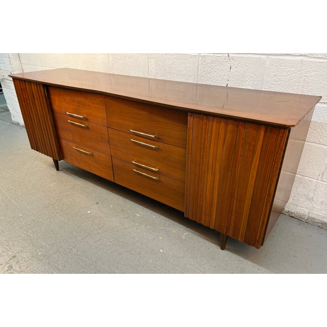 Mid-Century Modern Young Manufacturing Mid-Century Modern Walnut Lowboy Dresser, Attributed For Sale - Image 3 of 13