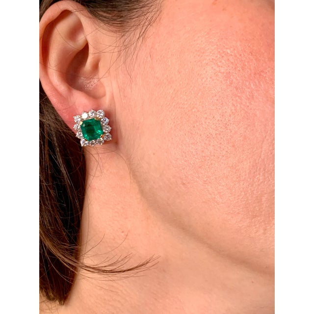 AGL Certified Insignificant Traditional 5 ct Colombian Emerald Diamond Earrings For Sale - Image 12 of 18