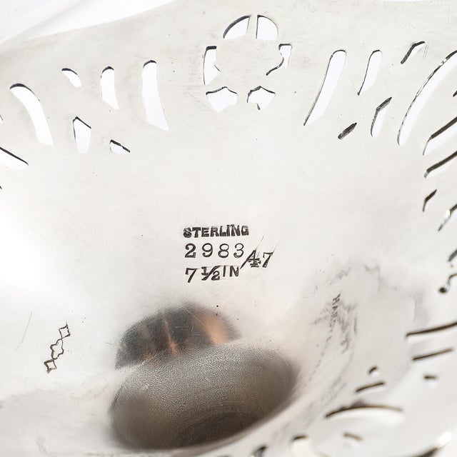 Silver 1900s Pair of Aesthetic Movement Sterling Silver Tazas Signed Hardy & Hayes Co. For Sale - Image 8 of 18