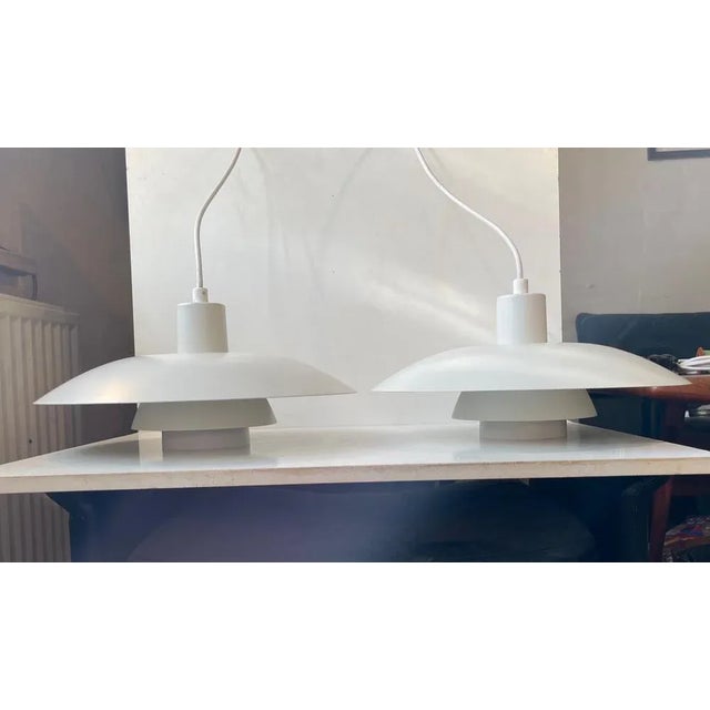 Louis Poulsen Vintage White PH4 / 3 Pendant Lamps by Poul Henningsen for Louis Poulsen, Set of 2 For Sale - Image 4 of 9