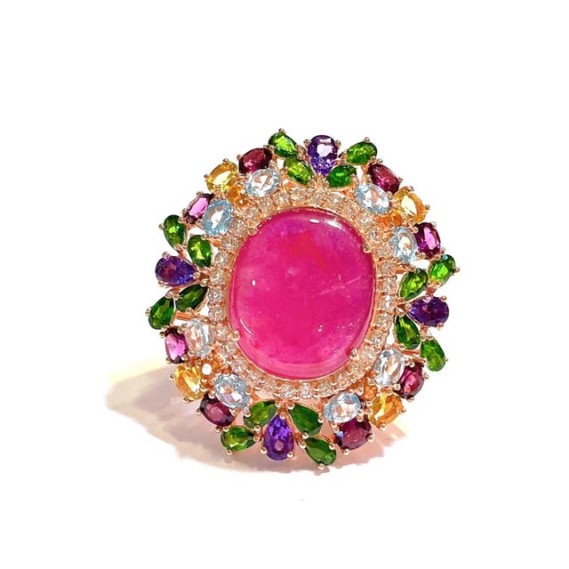 Baroque Bochic “Orient” Ruby & Multi Color Gems 18k Gold & Silver Cocktail Ring Size 7.5 For Sale - Image 3 of 4