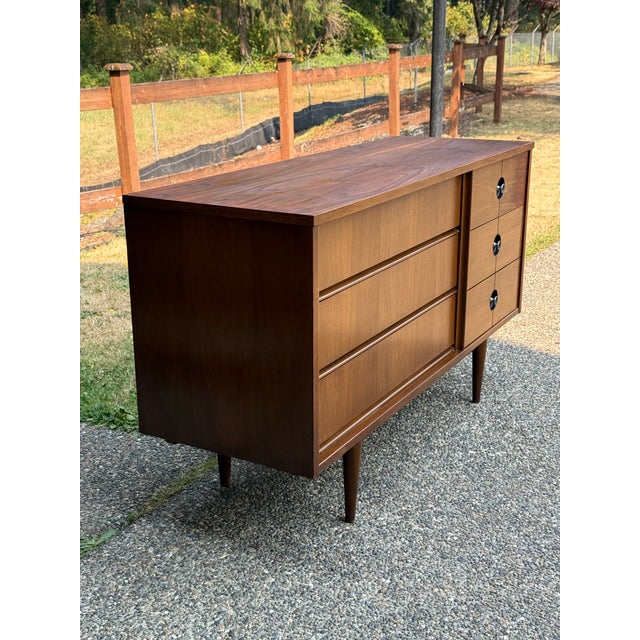 1970s Mid Century Modern Six Drawer Lowboy Dresser by Stanley Furniture For Sale - Image 5 of 10