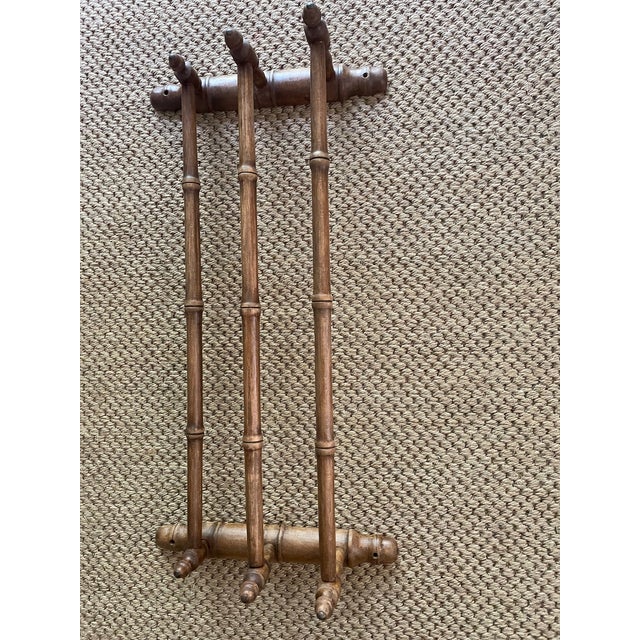 Faux Bamboo Napkin Holder, in Very Good conditions. Designed 1920 to 1949