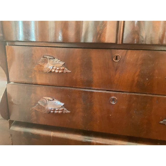 1840s Hardwood Chest of Drawers. American Empire Period. S-Shaped Scroll Pillars. Handcarved Fruit and Leaf Wooden Pulls. For Sale In Washington DC - Image 6 of 15