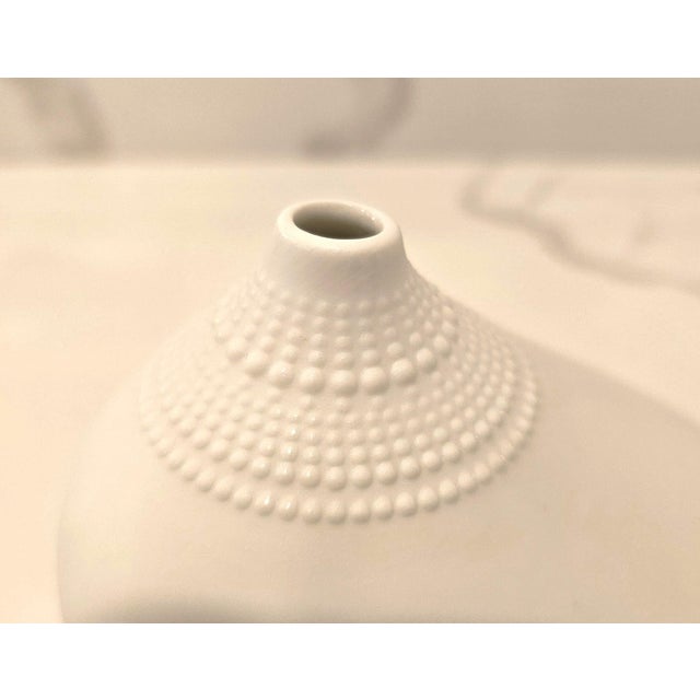 Ceramic 1980s Rosenthal Studio-Linie White Bisque Porcelain "Pollo" Vase by Tapio Wirkkala For Sale - Image 7 of 9