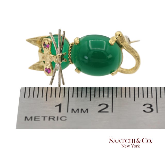 Mid 20th Century 18k 750 Solid Yellow Gold Natural Ruby Eyes & Green Gemstones Cat Pin Brooch For Sale - Image 11 of 12