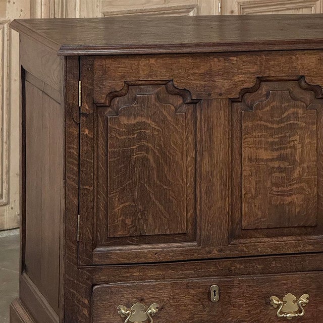 18th Century English Oak Mule Sideboard ~ Chest ~ Credenza For Sale In Dallas - Image 6 of 18