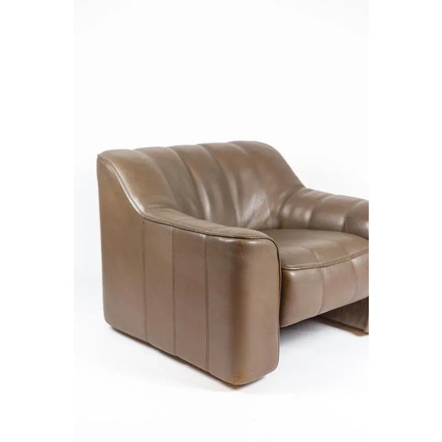 Set of Armchair and Ottoman in Leather, 1970s For Sale - Image 6 of 11