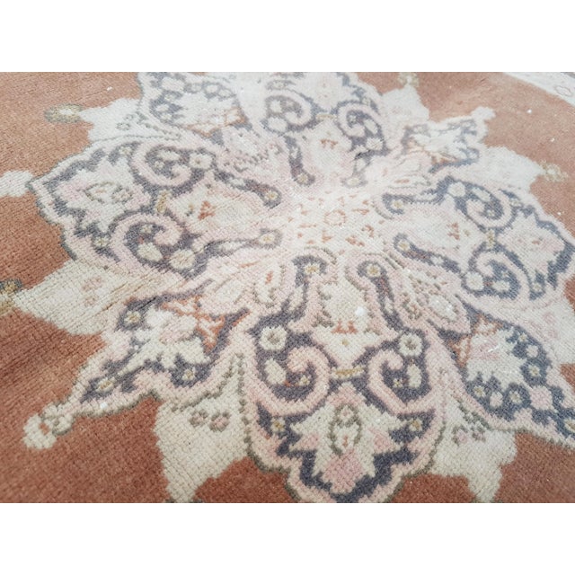 1970s Turkish Oushak Rug Tan Carpet 2'9" X 4'11" For Sale - Image 5 of 11