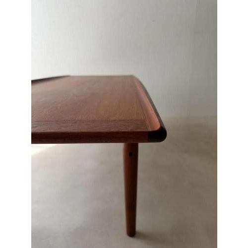 with this coffee table, the special quality lies primarily in the details. At first glance, the elongated tabletop appears...