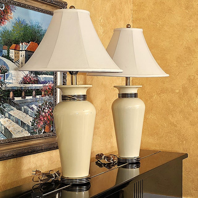 Pair of Vintage Ethan Allen Cream & Brass Table Lamps With Shades For Sale - Image 16 of 18