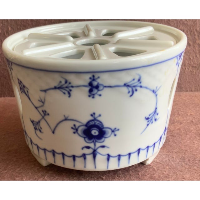 Traditional cobalt blue “Strohblume” (strawflower-blue fluted plain) floral motif; designed to hold a tea light candle...