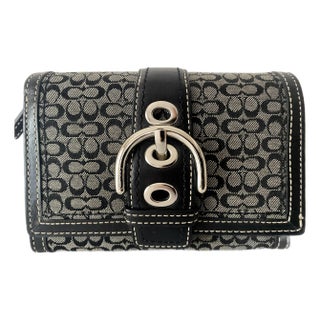 Vintage Coach Soho Signature C Buckle Ladies Wallet Mint Condition. For Sale