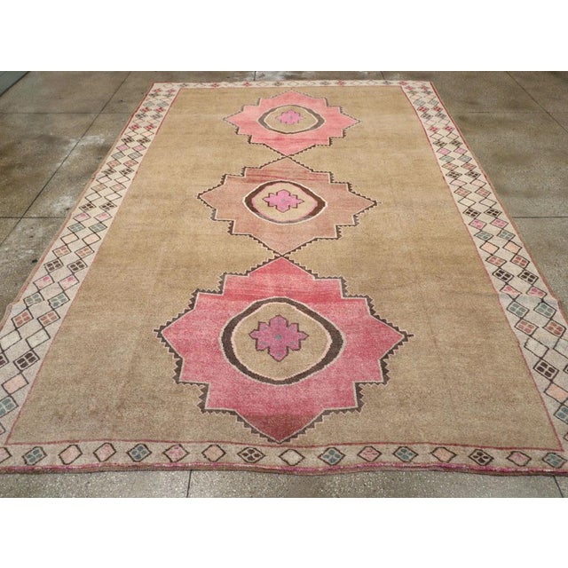 Galerie Shabab Collection Mid-20th Century Turkish Anatolian Room Size Carpet For Sale - Image 4 of 10