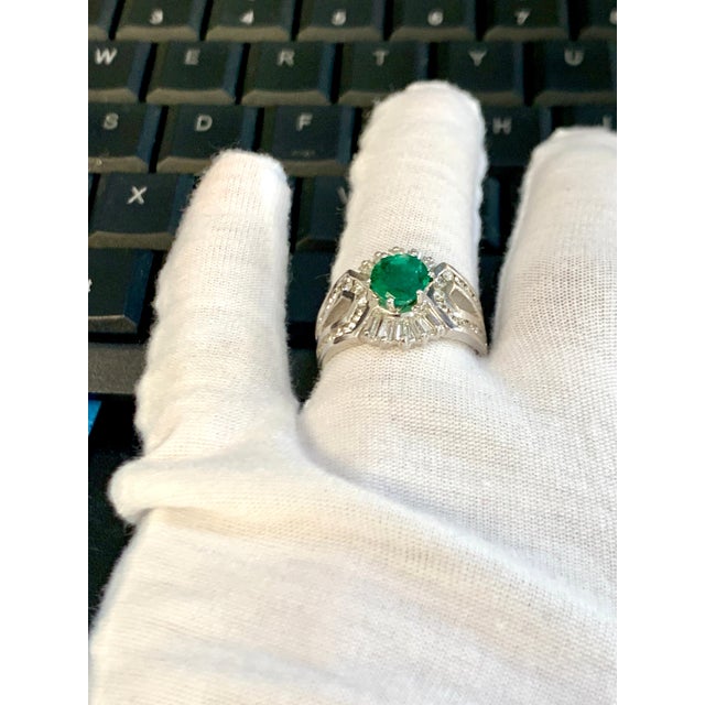1.5 Carat Round Cut Emerald and 1.2 Carat Diamond Ring 18 Karat White Gold For Sale - Image 12 of 18