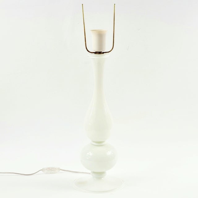 Stunning and large murano glass table lamp from barovier & toso (italy, 1950s). Very high quality white hand-blown art...