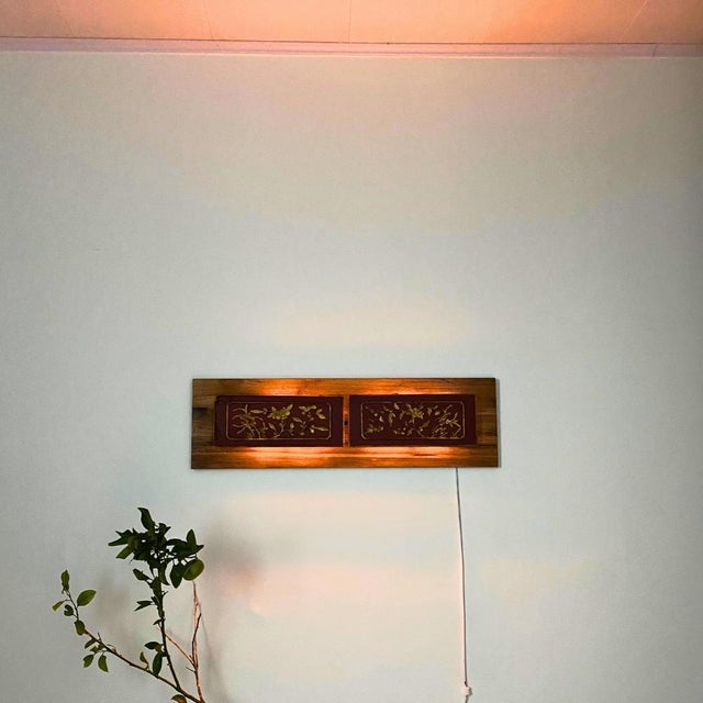 c.1920 Chinoiserie Gilt Lacquered Carved Wood Wall Art – Illuminated For Sale - Image 4 of 9