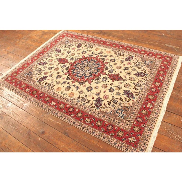 Middle Eastern Rug in Wool For Sale - Image 5 of 10