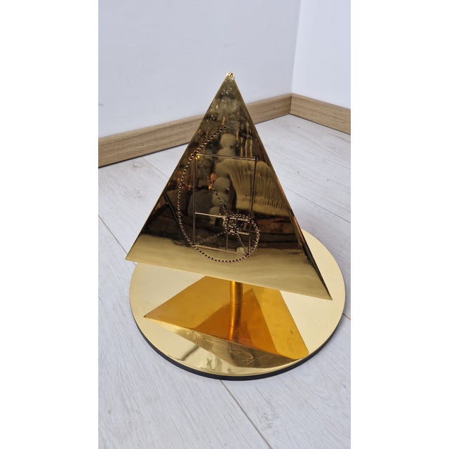Mid-Century Modern Tetrahedron Fire Designer Sculpture Lamp in Gold-Plated Metal by Salvador Dalí, 1980s For Sale - Image 3 of 18