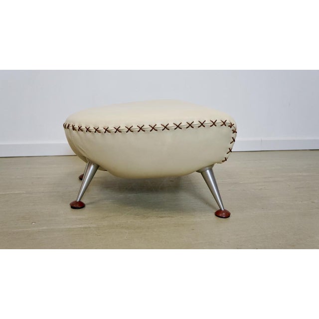 ds-102/05: Introducing the De Sede 102 Ottoman, a contemporary piece of Swiss design created by De Sede in collaboration...