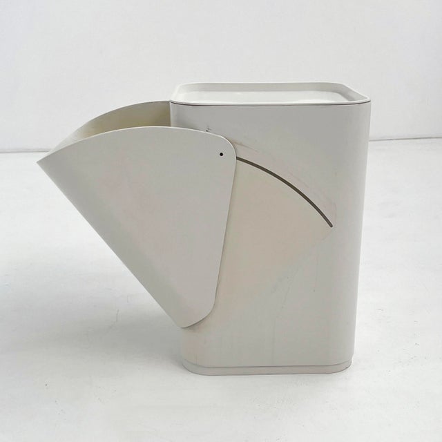 Plastic White Laundry Bin by Anna Castelli for Kartell, 1970s For Sale - Image 7 of 10