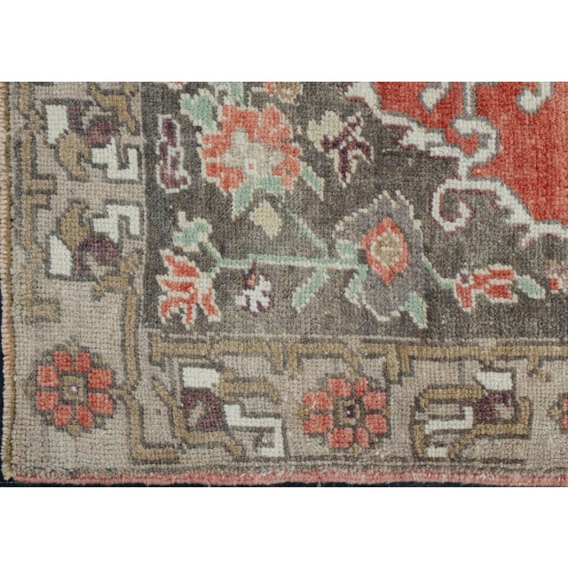 Turkish Vintage Rug 5' x 7'6" #17507 For Sale - Image 4 of 8
