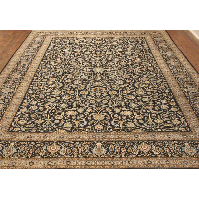 Textile Middle Eastern Rug in Wool For Sale - Image 7 of 9