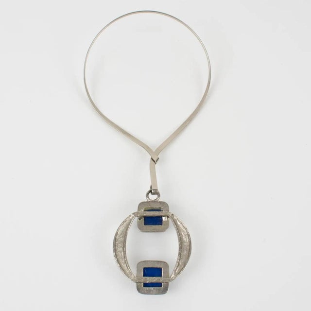 Silver Mid Century Space Age Collar Pendant Necklace Silvered Metal and Blue Resin For Sale - Image 8 of 8