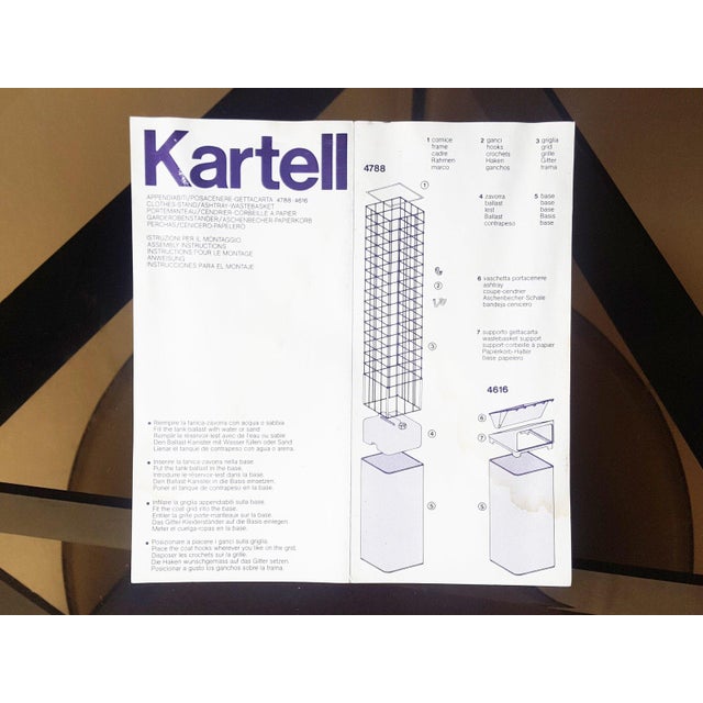 This coat-stand is made up by 3 main parts: a dark grey plastic base, one plastic ballast to be filled with sand or water...