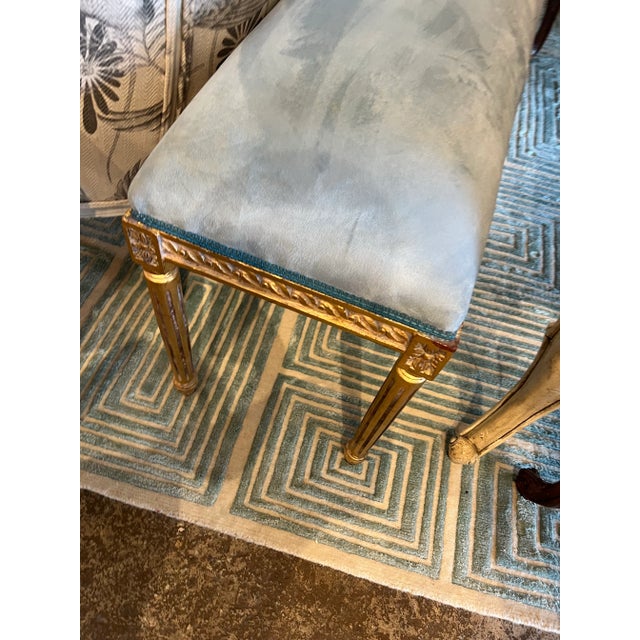 Mid-Century Modern 1970s Long Gilded Gold Wooden Bench With a Light Blue Velvet Cushion For Sale - Image 3 of 3