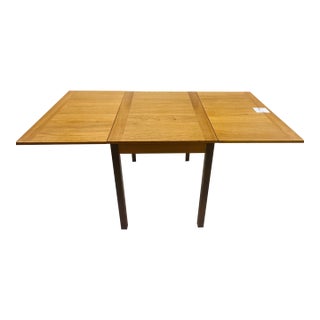 1960s Mid-Century Modern Danish Teakwood Dining Table With Two Fold-Down Leaves by Designer Bramin Møbler For Sale