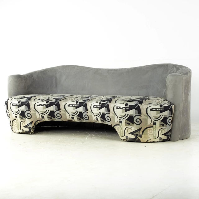 Mid-Century Modern Vladimir Kagan Style Weiman Mid Century Sculptural Curved Sofa For Sale - Image 3 of 10
