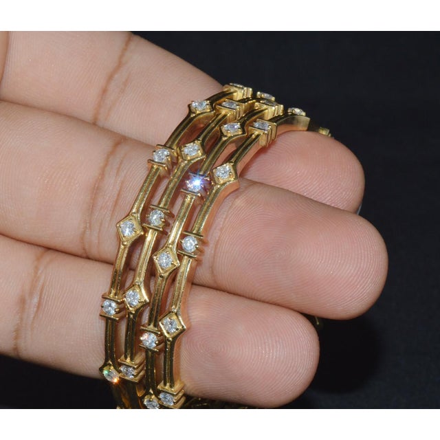Gold Set of 4 Designer Natural 4.65cts vs F Diamond 18k Solid Gold Stacking Bangles For Sale - Image 8 of 10