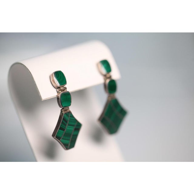 Circa 1970s Malachite & 970 Silver Articulated Drop Earrings With 14k Gold Posts, Pair For Sale - Image 17 of 18