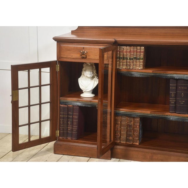 Large Breakfront Low Bookcase in Walnut, 1890s For Sale - Image 4 of 18