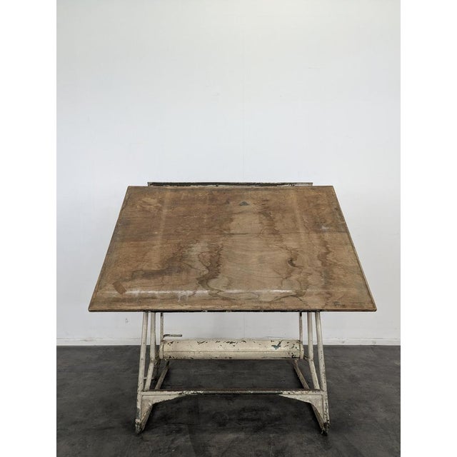 Architect's Drawing Table, in Very Good conditions.