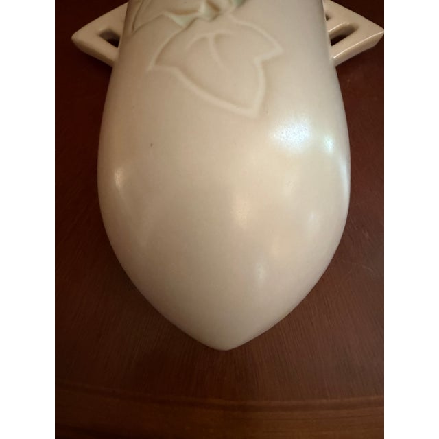 The Roseville Silhouette White with Turquoise 1950 Pottery Wall Pocket 766-8 is a vintage decorative piece from the early...